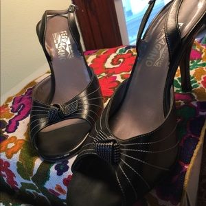 Vintage Ferragamo - Size 9.